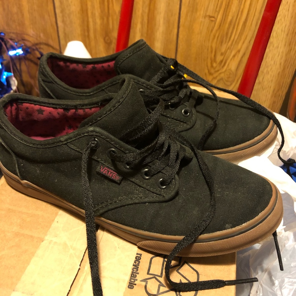 Size 6 Women’s Black Vans! Great condition!